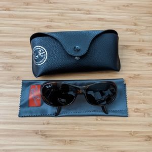 Ray-Ban sunglasses, color: black, tortoise shell design.